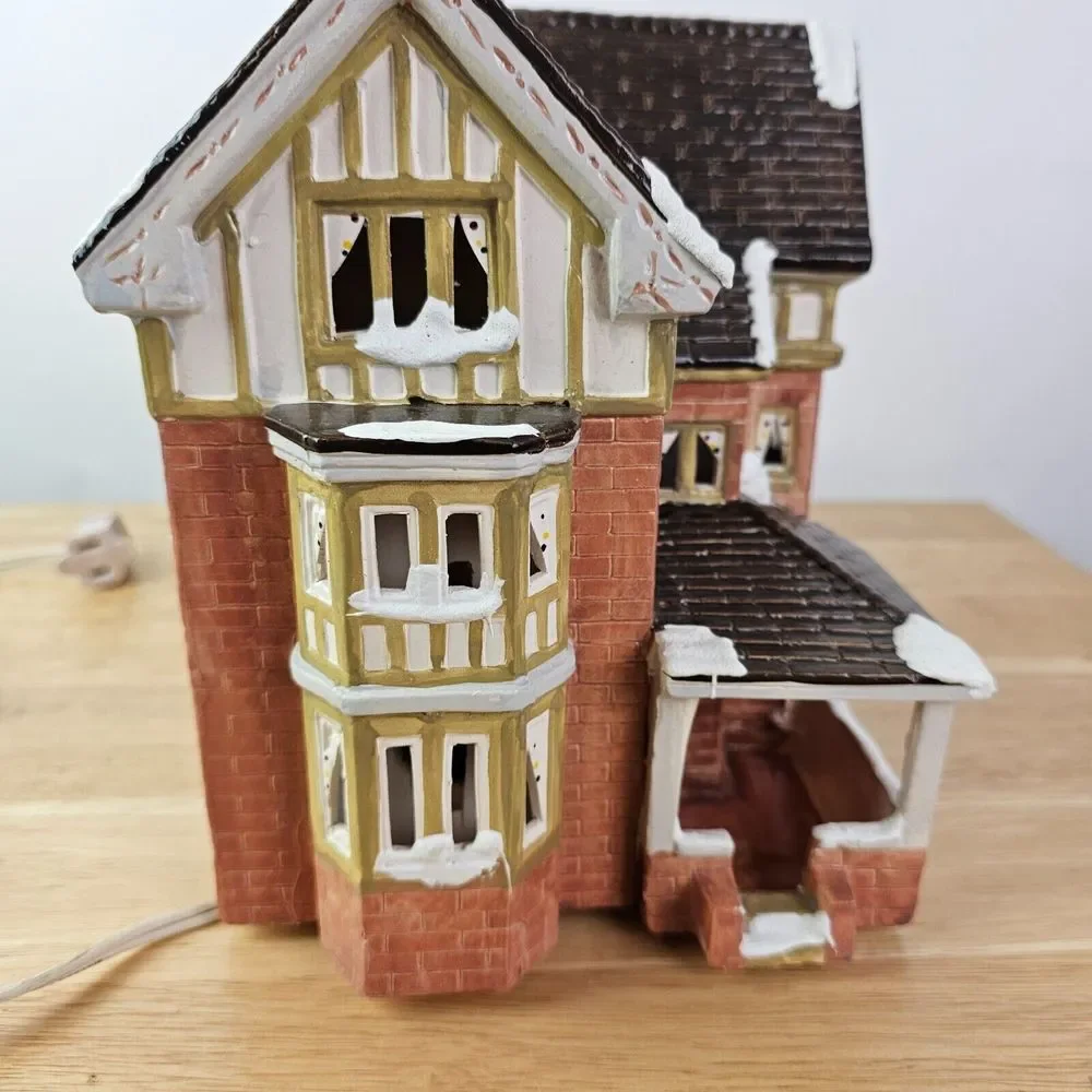 Yuletide Snow Hamlet Calgary‎ Mansion 1986 House Light & Cord Vintage Victorian